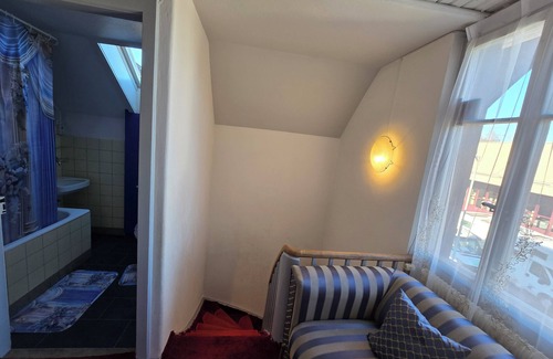 Bumpliz Apartment | Fabulous 5-bedroom Top Floor apartment with WiFi in Bern