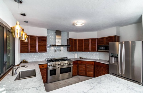 Frydendal Villa | Fabulous 5BR - HUGE Pool/Deck & AMAZING VIEWS! 7 mins from Red Hook!