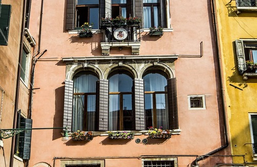 San Polo Apartment | Fabulous & ample home, sleeps 6 , 3 Ba- central Venice - CIN IT027042C2WJJLYVZD