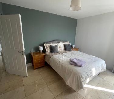 Victorian Quarter Apartment | Fabulous and Sunny 2 bed Apartment, in City Centre