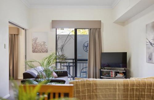 Northbridge Apartment | Fabulous Apt in Northbridge with Pool & WiFi
