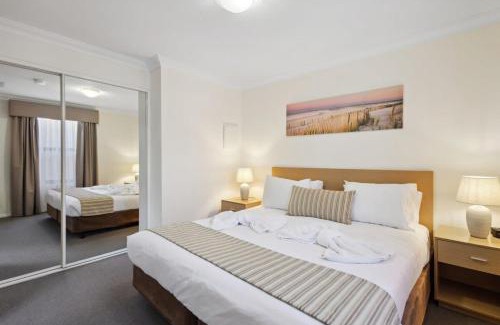 Northbridge Apartment | Fabulous Apt in Northbridge with Pool & WiFi