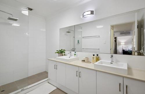 Northbridge Apartment | Fabulous Apt in Northbridge with Pool & WiFi