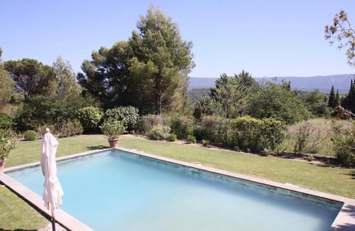 Gordes Villa | Fabulous bastide in Gordes overlooking the Lubéron - by feelluxuryholidays