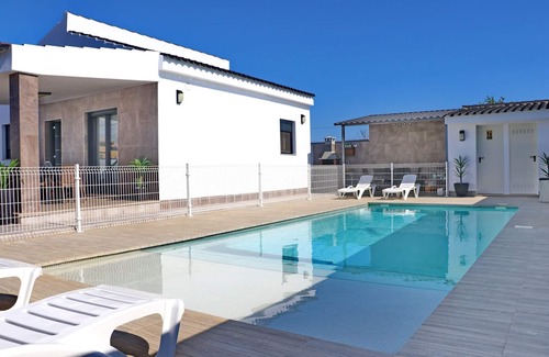 Conil de la Frontera Ski Chalet | Fabulous holiday home with private pool