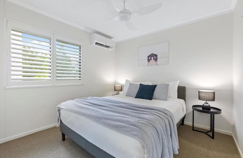 Alexandra Headland Apartment | Fabulous FREE resort facilities 50m from Beach