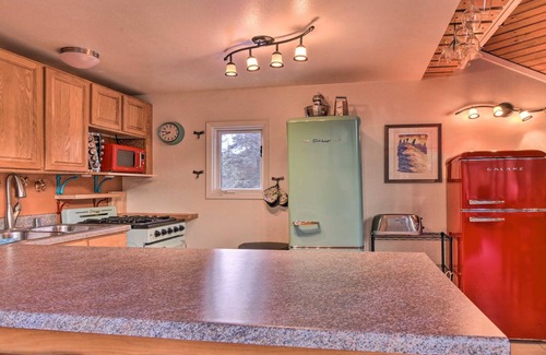 Alyeska Ski Chalet | Fabulous Girdwood Chalet Walk to Slopes with Hot Tub, Sauna, Wifi, Pool table