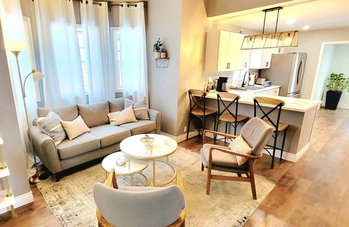 Huntsville House | Fabulous Huntsville Location, Stylish, Checkout the backyard, Cottage Rental