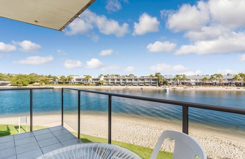 Noosa Heads Apartment | Fabulous Position on Noosa Sound with beautiful water views