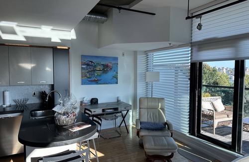 James Bay Condo | FABULOUS Ultra Modern Harbourview Getaway Downtown