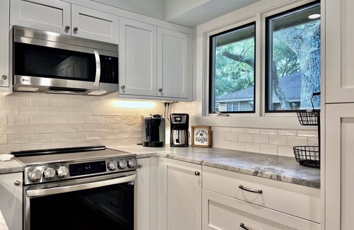 Seabrook Island House | Fabulously Updated 3 BR/2BA Cottage, Pet Friendly w/fee, Amenity Cards Included!