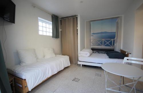 Portiragnes-Plage Apartment | Face à la mer, Joli Studio de plain pied climatisé, exposé plein sud, pour 2 à 4 couchages, à seulement 10m de la plage LXBFM34