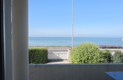 Saint-Palais-sur-Mer Villa | Facing the sea, Large panoramic house overlooking the sea, St Palais sur Mer, 10 pers