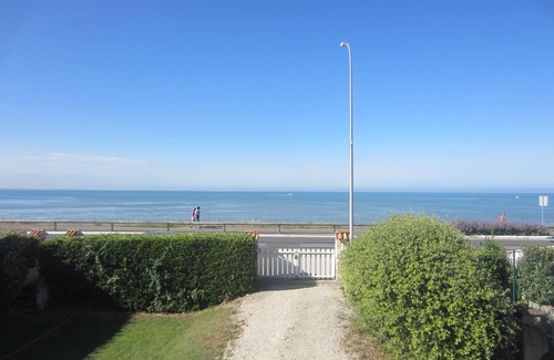 Saint-Palais-sur-Mer Villa | Facing the sea, Large panoramic house overlooking the sea, St Palais sur Mer, 10 pers