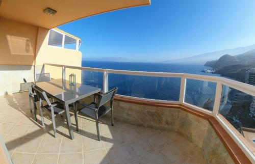 Tabaiba Apartment | Facing the ocean - Full appt with 2 double bedroom