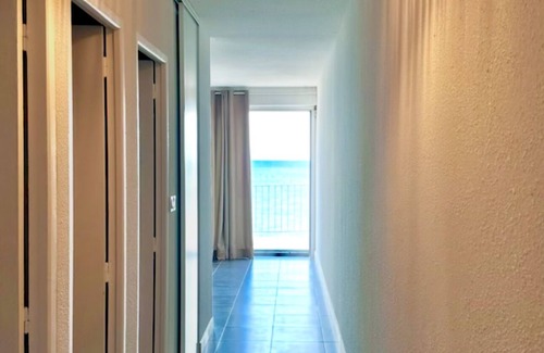 Saint-Hippolyte Apartment | FACING THE SEA