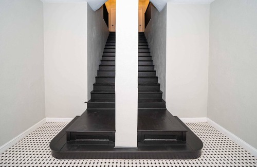Ghent Apartment | Fairfax Manor Fountain Suite