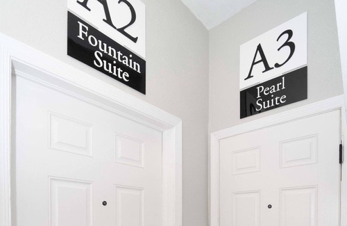 Ghent Apartment | Fairfax Manor Fountain Suite