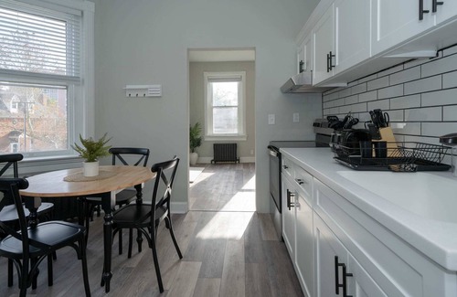 Ghent Apartment | Fairfax Manor Fountain Suite