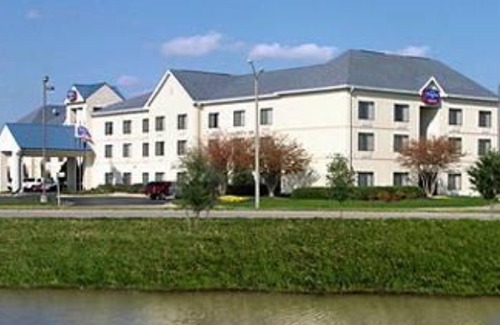 Greenbrier East Hotel | Fairfield Inn and Suites By Marriott Chesapeake