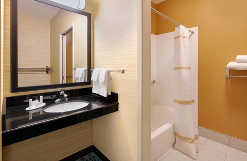 North Loop Hotel | Fairfield Inn & Suites by Marriott Austin-University Area