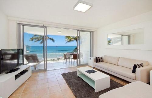 Noosa Heads House | Fairshore 28 Beachfront Escape
