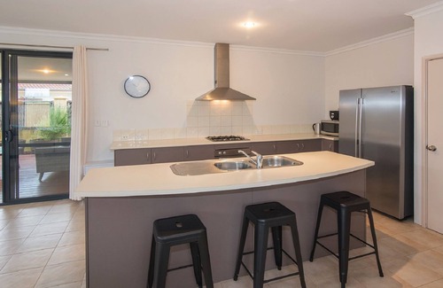 Geographe House | FAIRVIEW - Central Getaway to Busselton