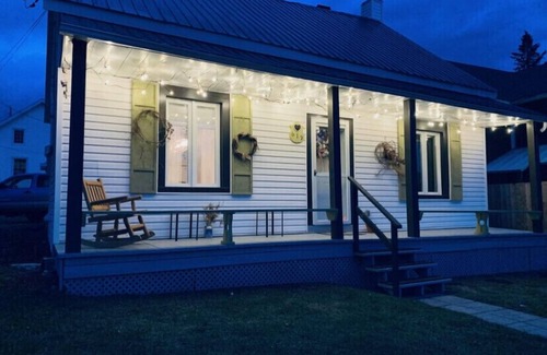 Montebello House | Fairview Montebello Beautiful Gateway with Hot Tub