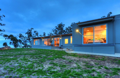Brooks Bay Cottage | Fairwinds - Essentially Tas