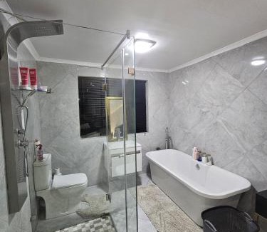 Parklands House | Falcon Suite