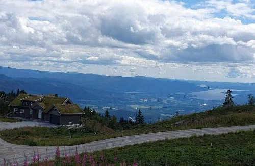 B House | Falkeblikk-Mountain cabin with majestic views