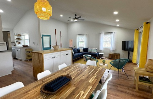 Bridgman House | Fall 2 nt min Dog-friendly home 40lb limit -near Lake Michigan pool hot tub