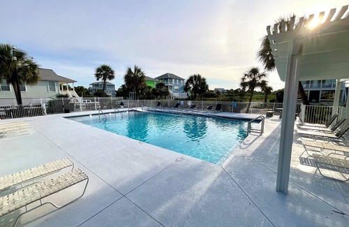 Surf Side Shores House | Fall Dates Discounted! Beachfront Pet Friendly Duplex - Pools and Tennis