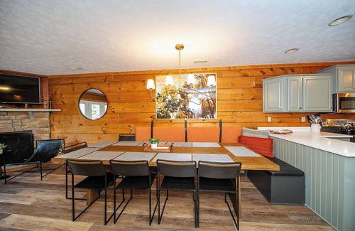 Snowshoe Cabin | Fall Deals! Hot Tub | Game Room | King Beds
