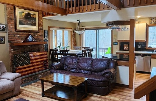 Glasgo House | FALL FUN HUB! MYSTIC CT, FOXWOODS, Clydes Cider Mill! Beautiful location!