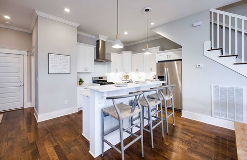 Talbot's Corner House | Fall pool, hot tub, game room, skyline views near Nissan Stadium