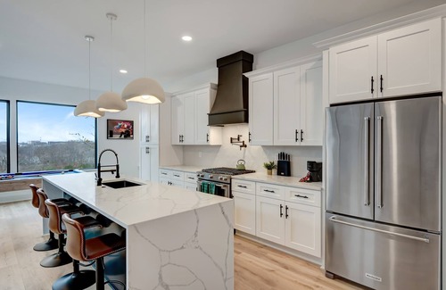 Hurwood Heights House | Fall rooftop hot tub, game zone, sauna — near Broadway and Geodis Park