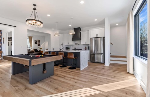 Hurwood Heights House | Fall rooftop hot tub, game room, sauna near Broadway and Geodis Park