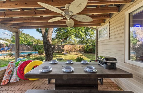 Fredericksburg House | Fall Sale! Pool, Pets, Near DT, Quiet, Games!
