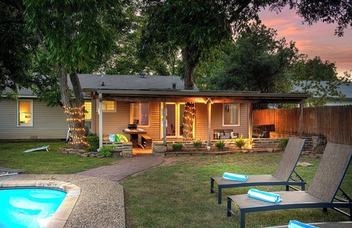 Fredericksburg House | Fall Sale! Pool, Pets, Near DT, Quiet, Games!