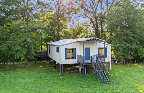 Golden Cabin | Fall Special on Glover River-Floatin Daze Cabin