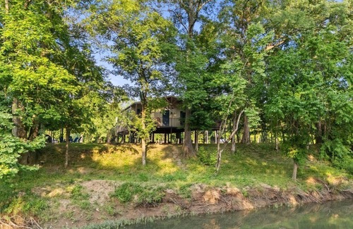 Golden Cabin | Fall Special on Glover River-Floatin Daze Cabin