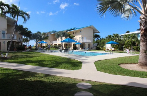 Seven Mile Beach Condo | FALL Specials! New kitchen! New bath King Bed NEW furniture Cayman Reef #5