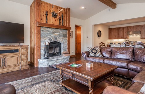Mammoth Lakes House | Fall Stays Available! Light-filled Townhome with Amazing Mountain Views!