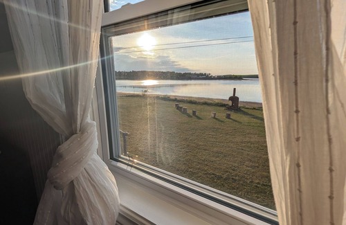 Sainte-Anne-de-Kent House | Fall Vista Waterfront Retreat | Coastal Calm & Comfort