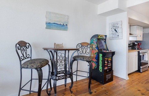 Mexico Beach Condo | Fall & Winter Getaway - Perfect Ocean Sunset Views with Pool & Sauna & Breakfast