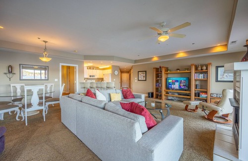 Lake Ozark Condo | Falls 118 - 4 Bdrm condo with Breathtaking View