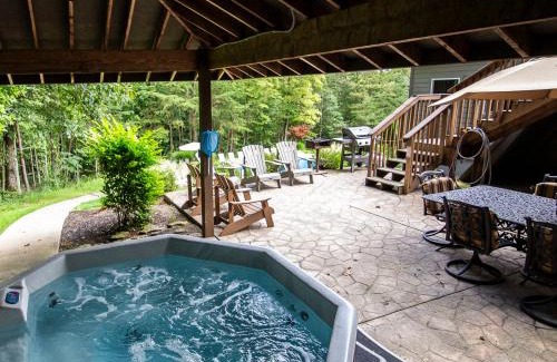 Logan House | Fallswood Lodge - by The Chalets