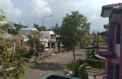 Cipanas House | Fame Villa Castle Hook Kota Bunga