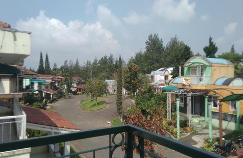Cipanas House | Fame Villa Castle Hook Kota Bunga